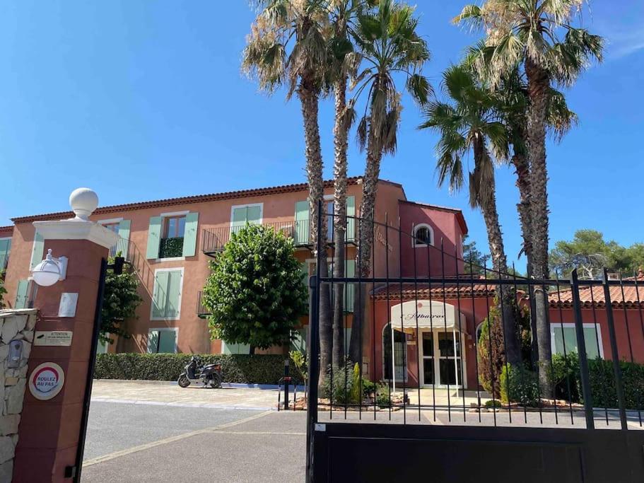 French Riviera Lodge, A/C, Swimming Pool, Parking Mouans-Sartoux Exterior photo